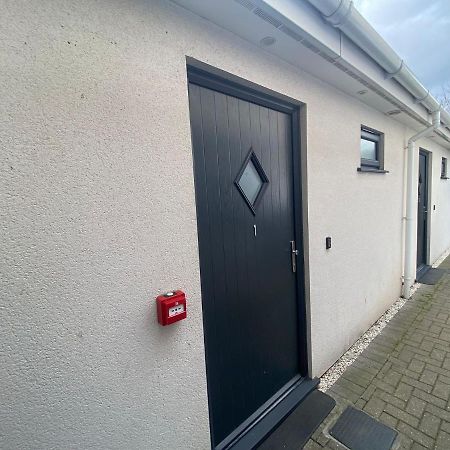 Deepcut Lodge Bed & Breakfast Self Service Camberley Bagian luar foto