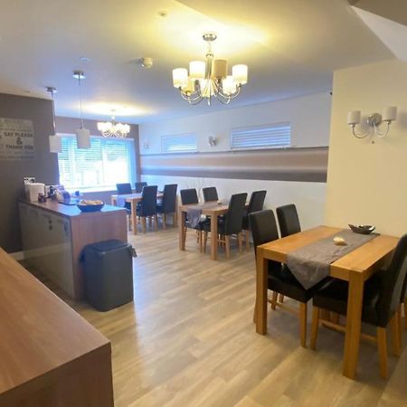 Deepcut Lodge Bed & Breakfast Self Service Camberley Bagian luar foto