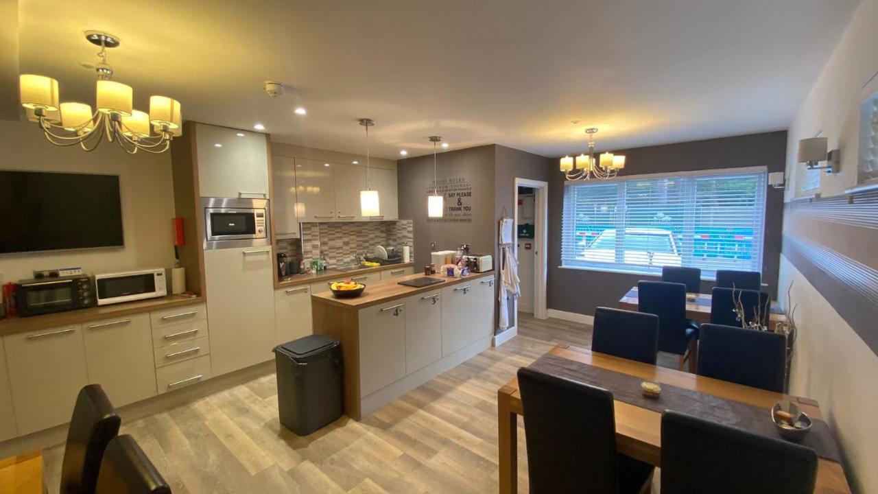 Deepcut Lodge Bed & Breakfast Self Service Camberley Bagian luar foto