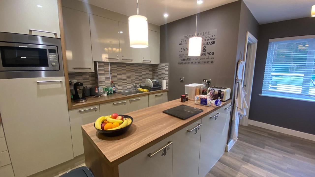 Deepcut Lodge Bed & Breakfast Self Service Camberley Bagian luar foto