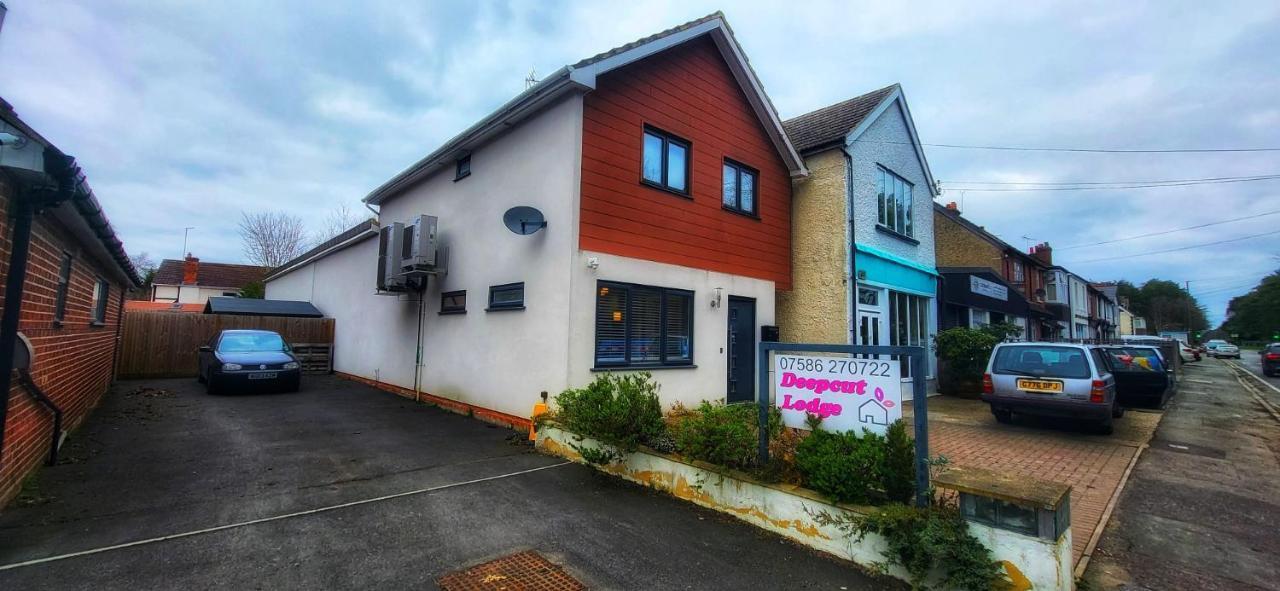 Deepcut Lodge Bed & Breakfast Self Service Camberley Bagian luar foto