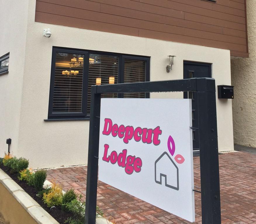 Deepcut Lodge Bed & Breakfast Self Service Camberley Bagian luar foto
